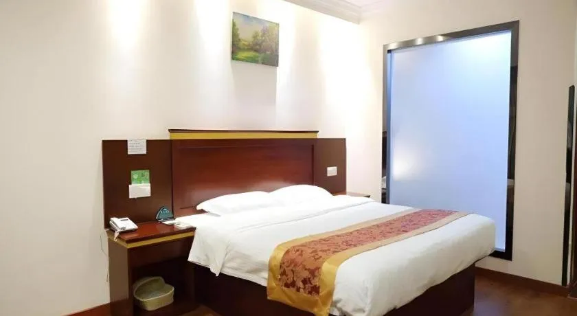 Bed in GreenTree Inn Shanghai Minhang Development Zone Subway Station Business Hotel