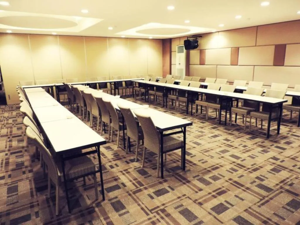 Dewarna Hotel and Convention Bojonegoro