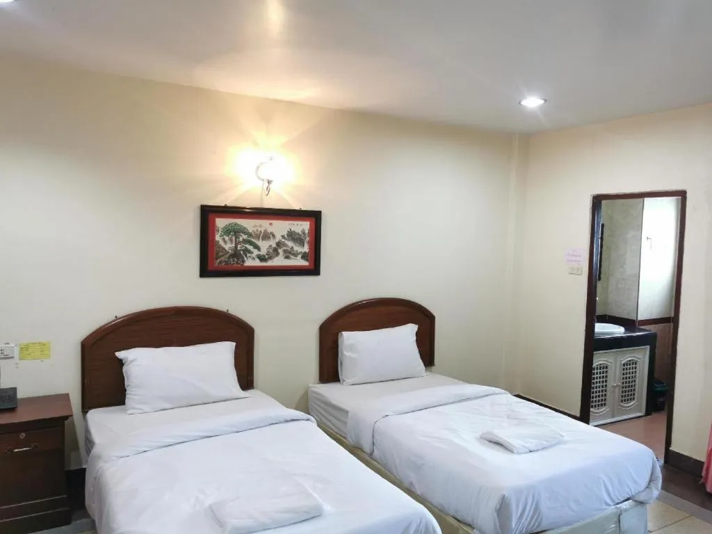 Bed in Hihotel Saraburi