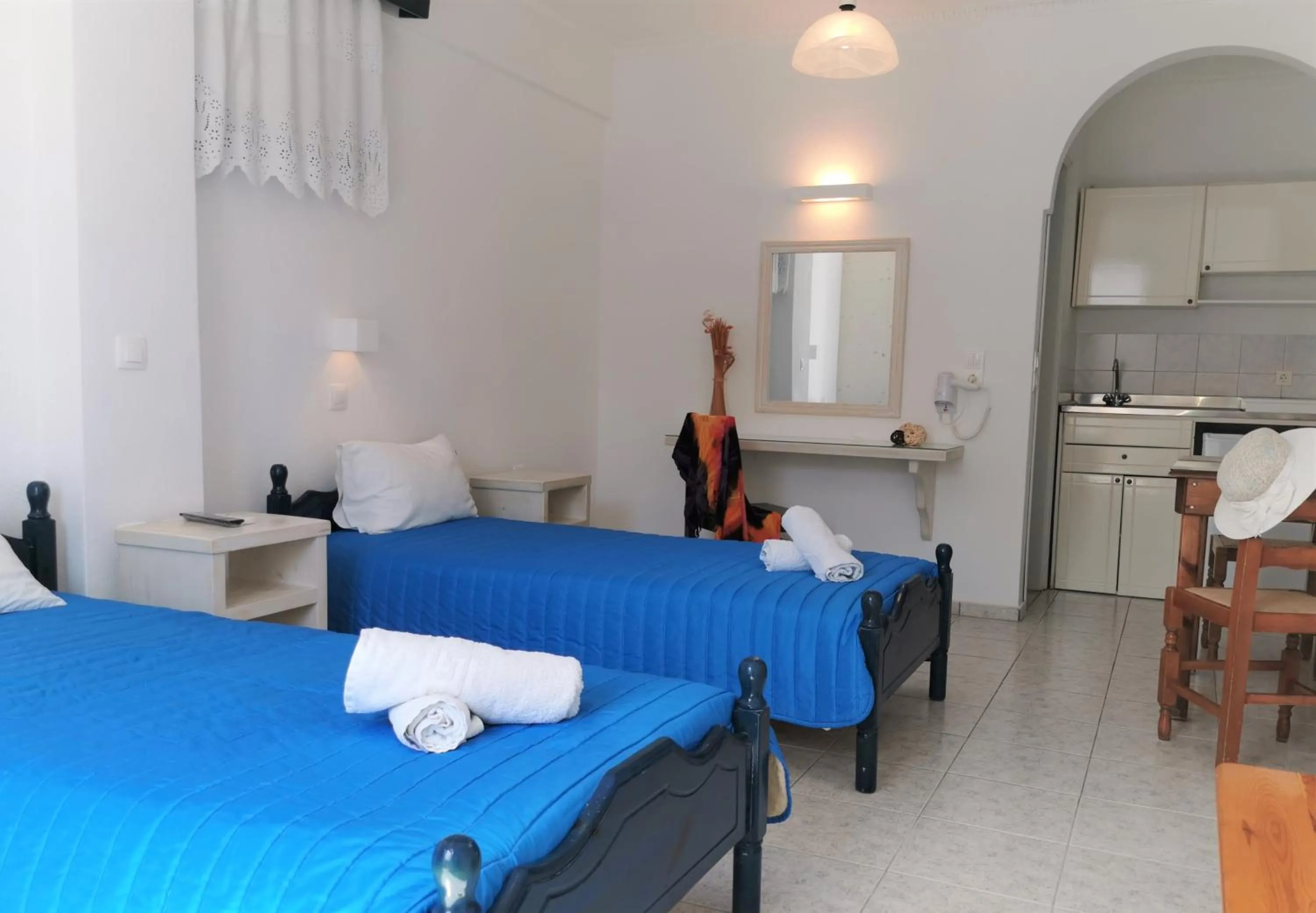 Photo of the whole room, Bed in Aretousa Villas