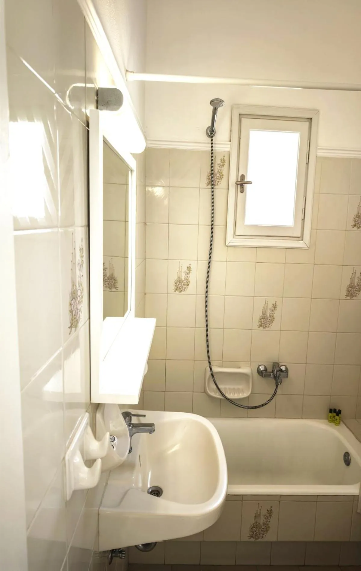 Toilet in Aretousa Villas