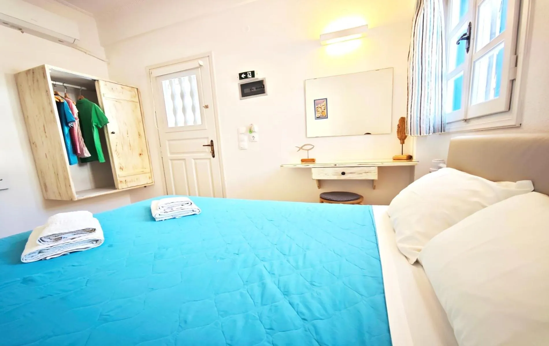 Photo of the whole room, Bed in Aretousa Villas