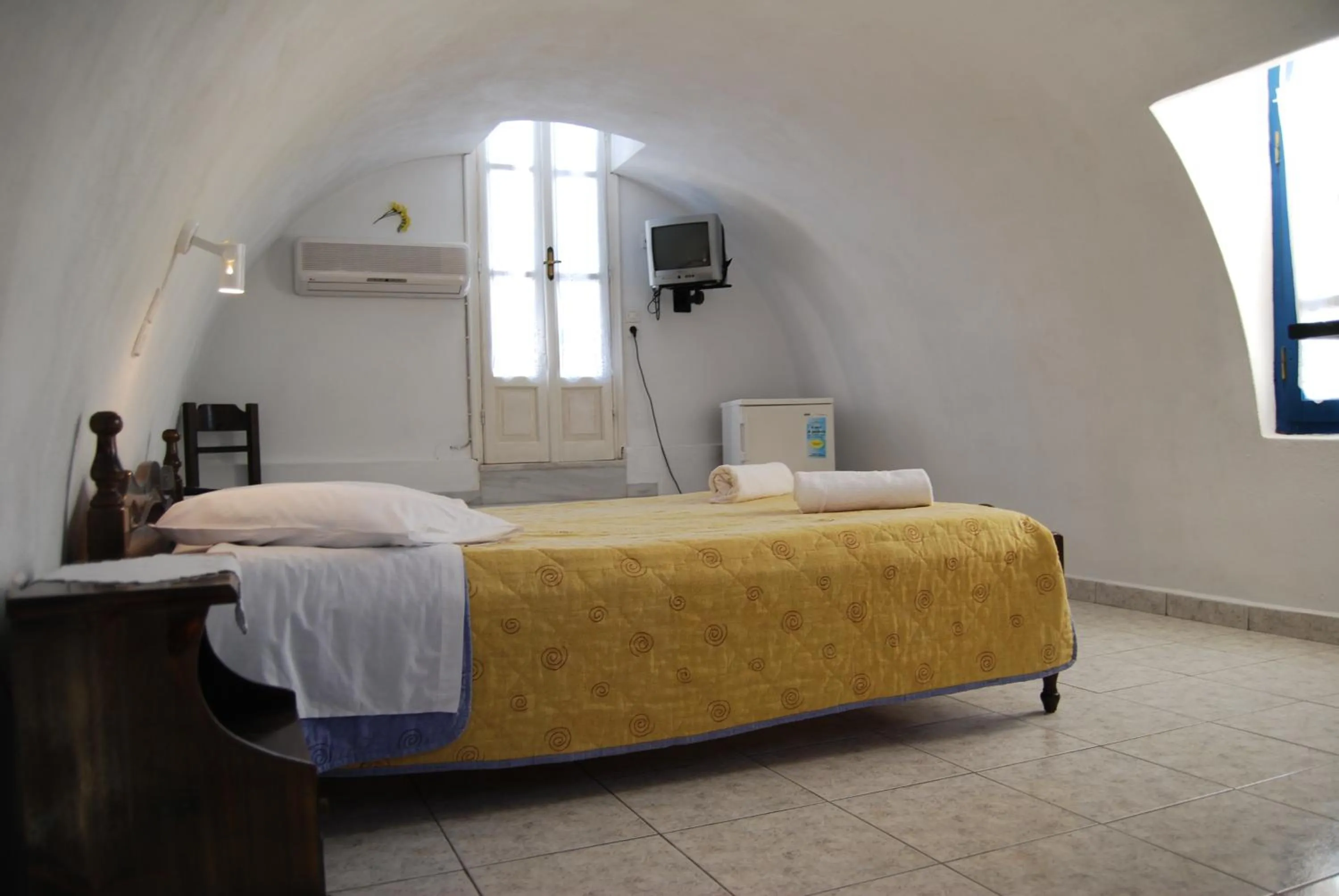 Bed in Aretousa Villas