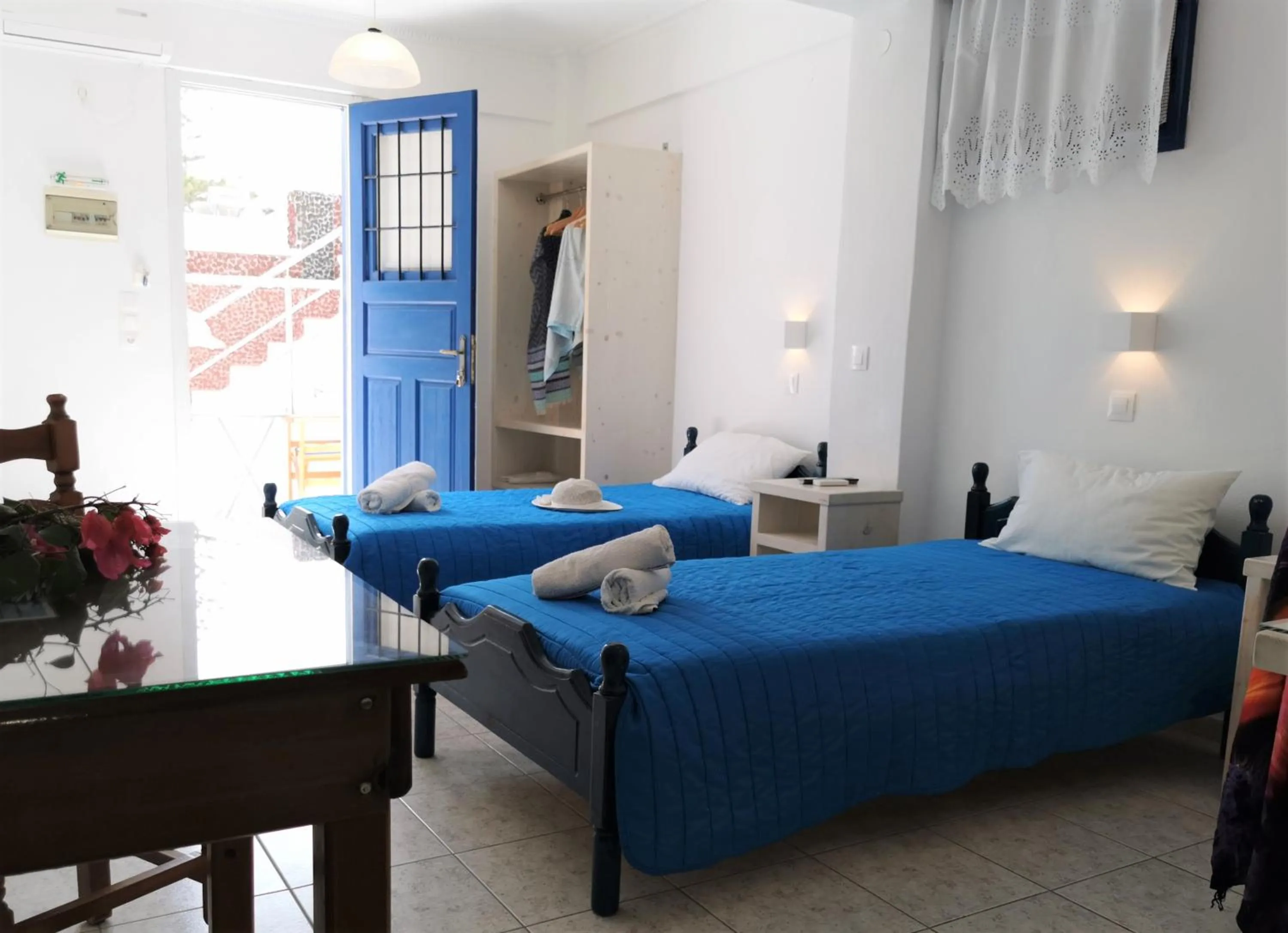 Photo of the whole room, Bed in Aretousa Villas