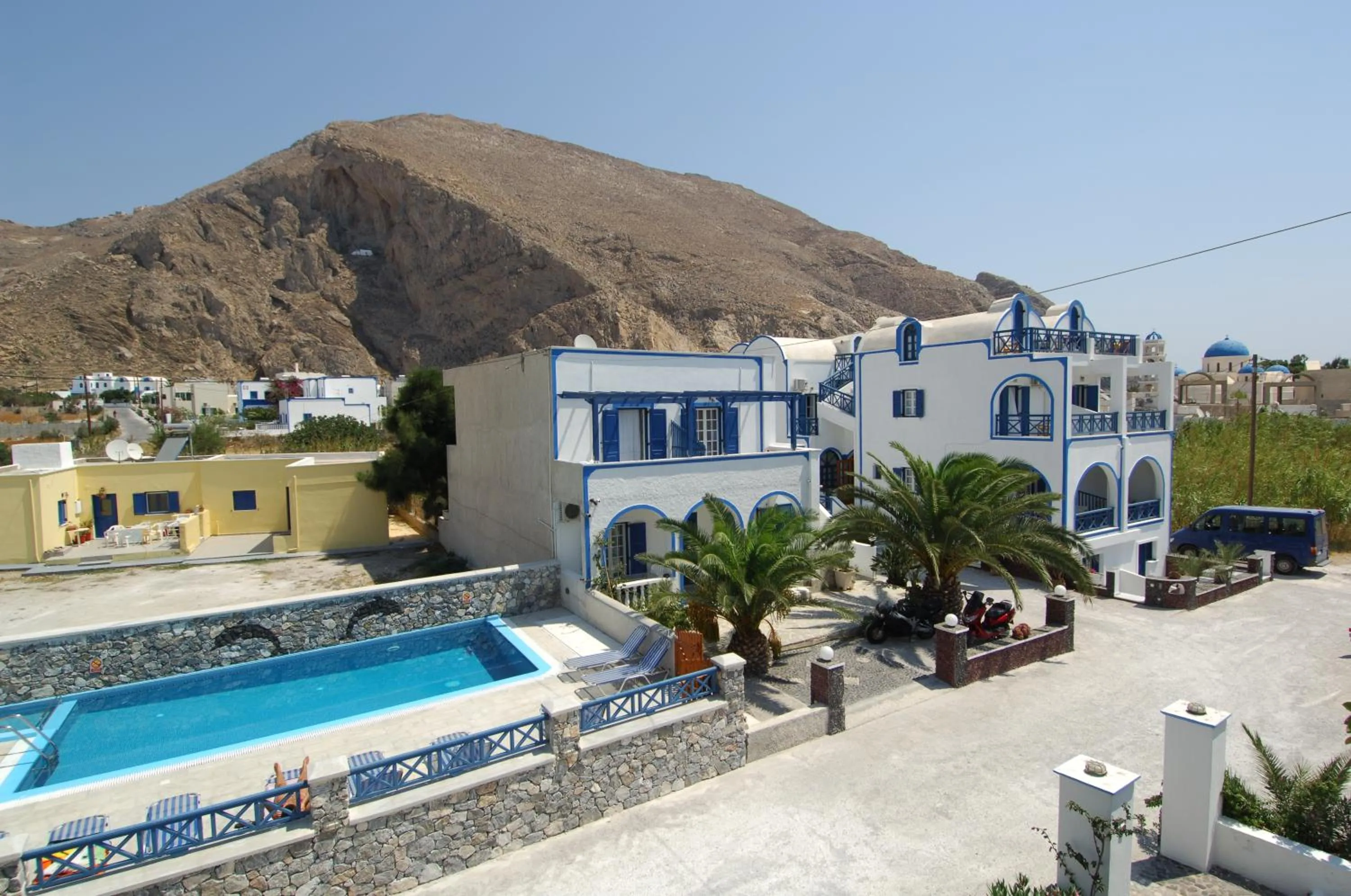 Swimming pool in Aretousa Villas
