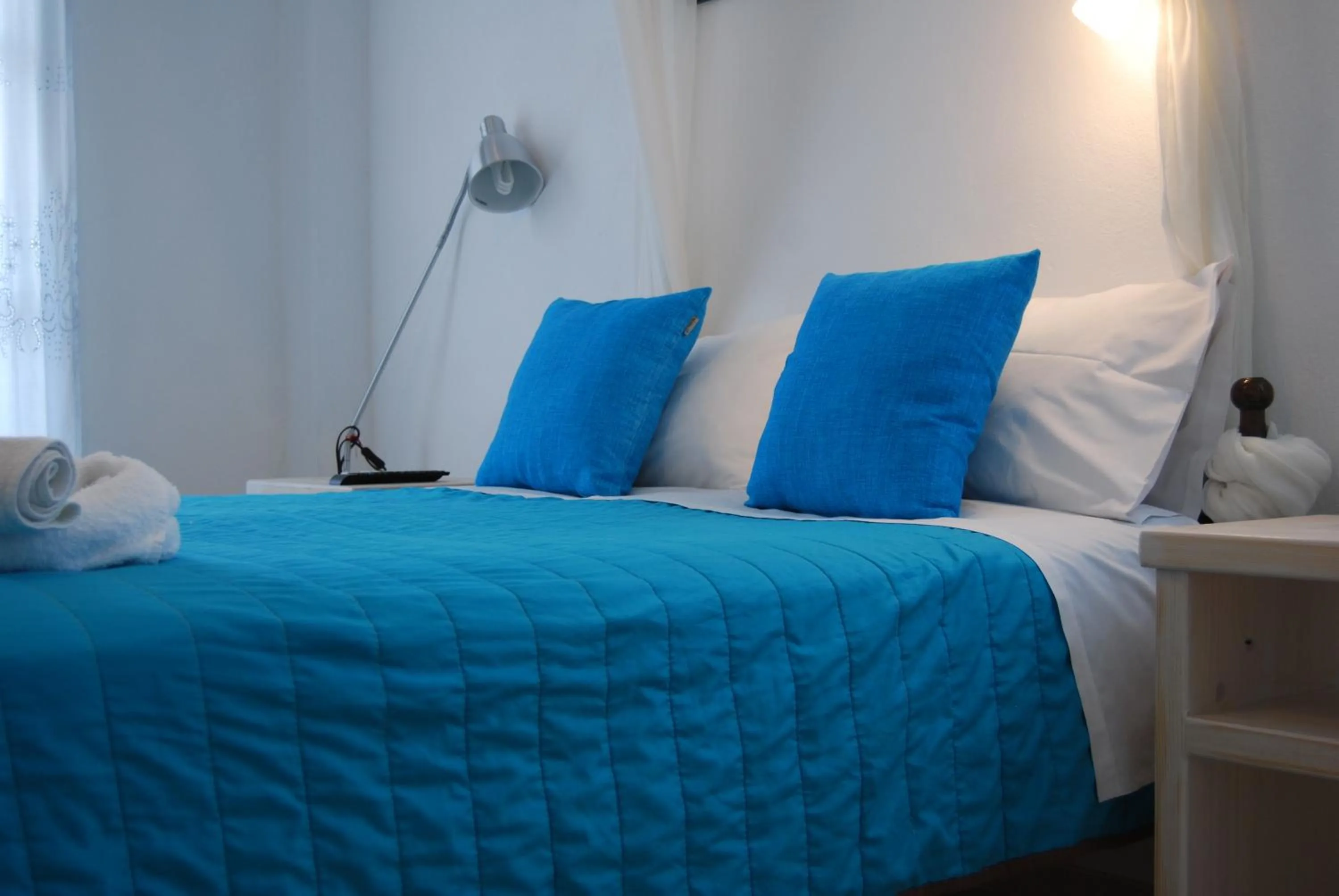 Photo of the whole room, Bed in Aretousa Villas
