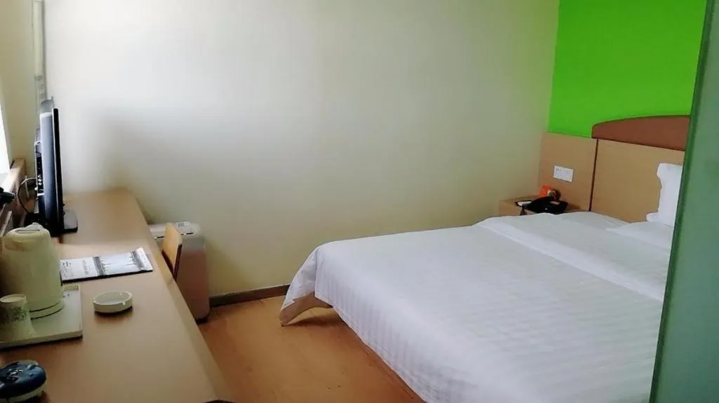 Bed in 7 Days Inn Changsha Pedestrian Street Nanmenkou Metro Station