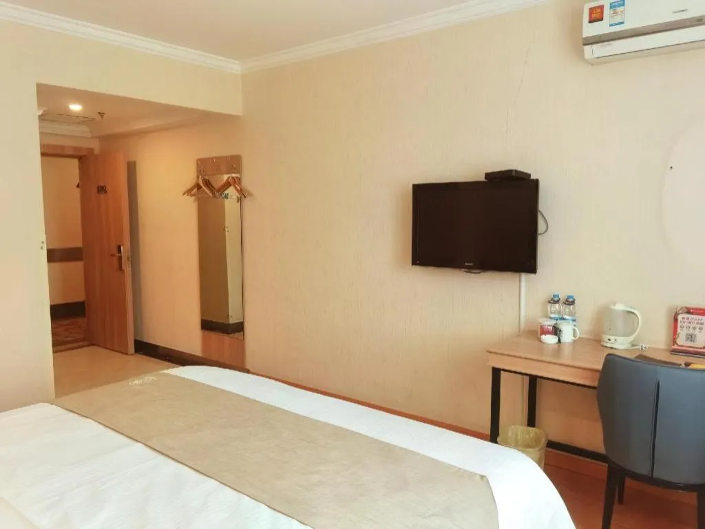 Bed in GreenTree Inn Kunshan Shimao Plaza Business Hotel