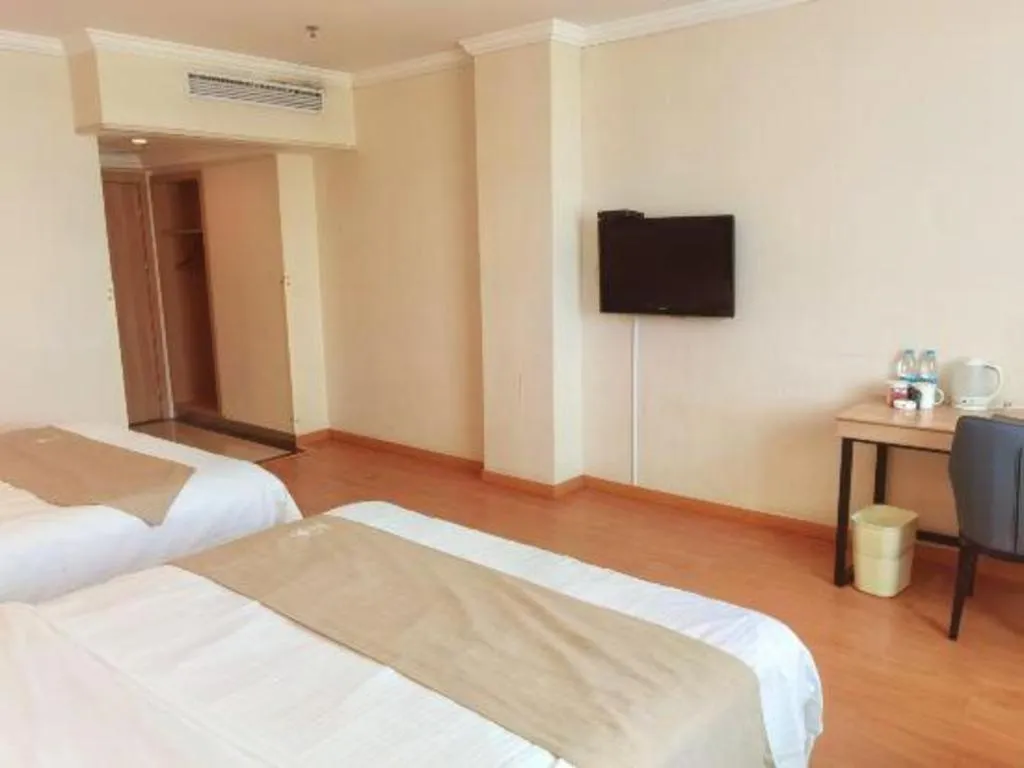 Bed in GreenTree Inn Kunshan Shimao Plaza Business Hotel