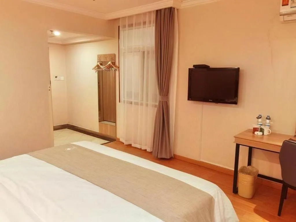Bed in GreenTree Inn Kunshan Shimao Plaza Business Hotel