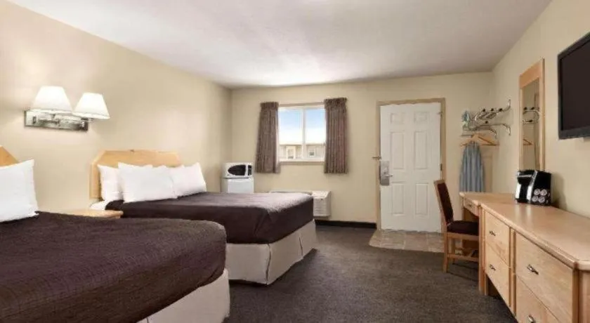 Bed in Thriftlodge Moose Jaw