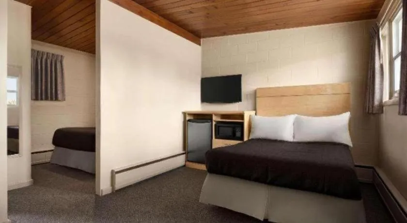 Bed in Thriftlodge Moose Jaw