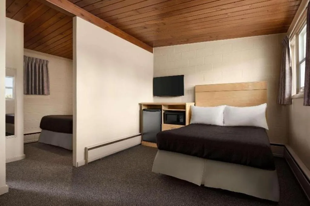 Bed in Thriftlodge Moose Jaw