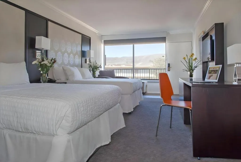 Bed in Park Pointe Hotel