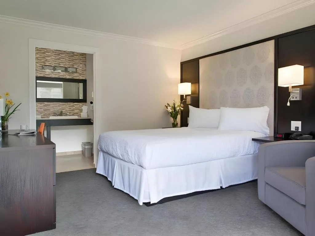 Bed in Park Pointe Hotel