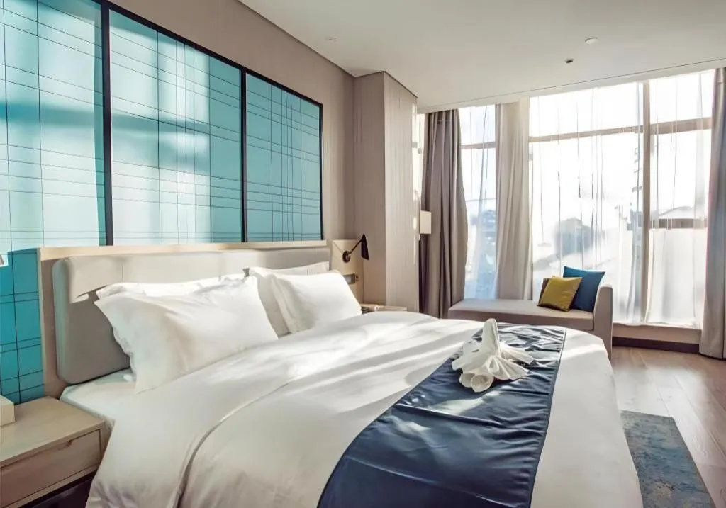 Bed in Echarm Hotel Qionghai Wanquan River