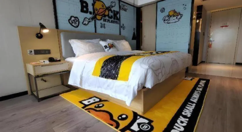 Bed in Echarm Hotel Qionghai Wanquan River