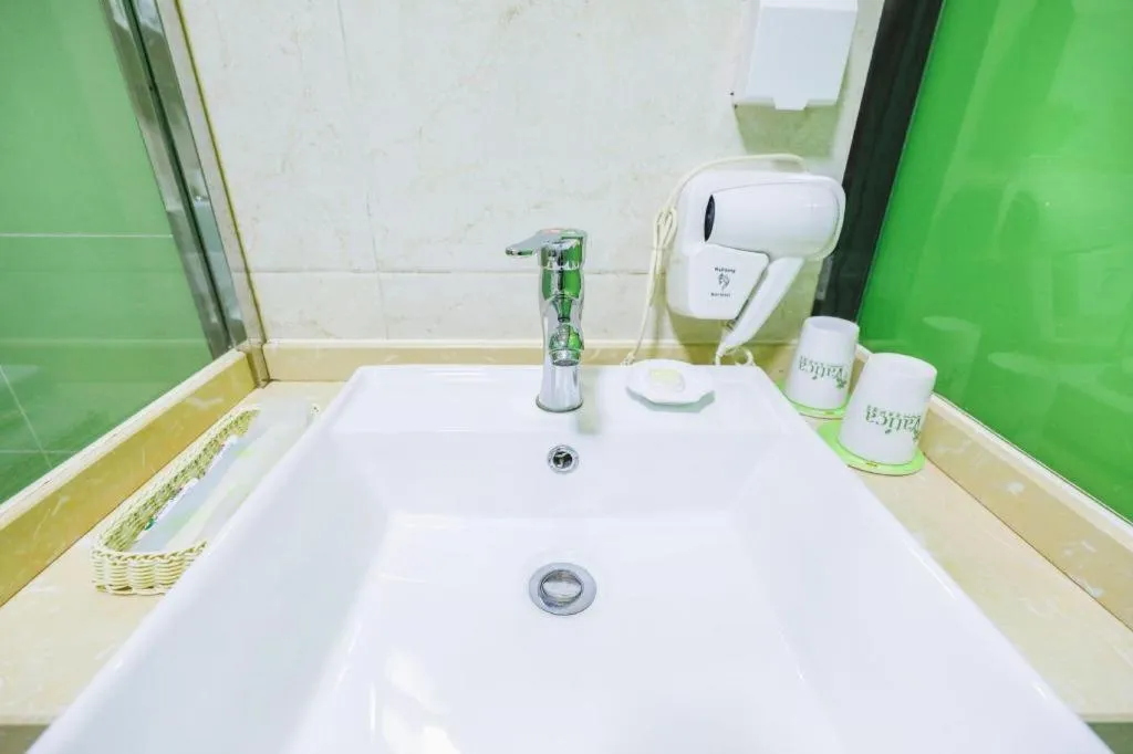 Vatica HeFei Baishuiba BHG Hotel