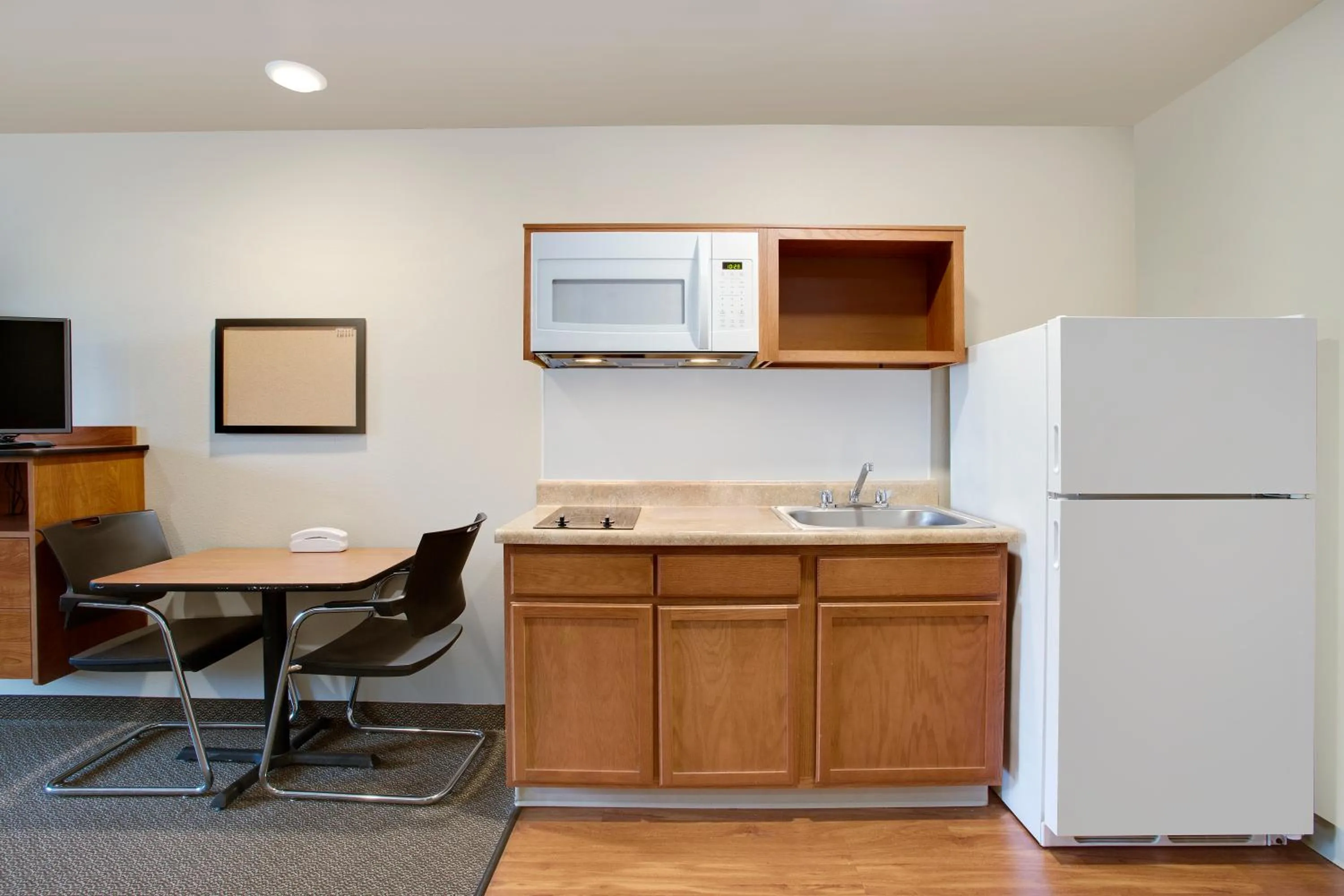 Kitchen or kitchenette in WoodSpring Suites Columbus North I-270