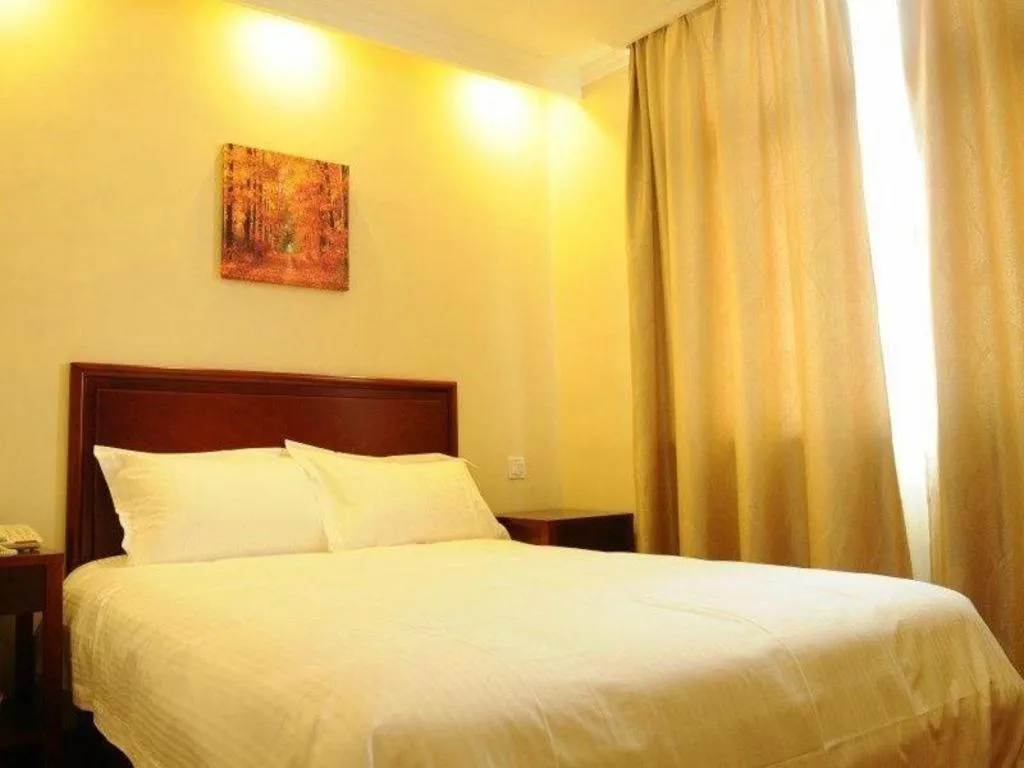 Bed in GreenTree Inn Chaoyang Shuangta District Bus Station