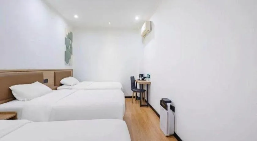 Bed in GreenTree Inn Chaoyang Shuangta District Bus Station