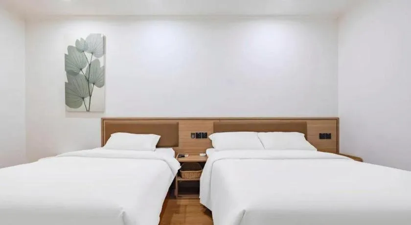 Bed in GreenTree Inn Chaoyang Shuangta District Bus Station