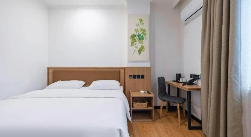 Bed in GreenTree Inn Chaoyang Shuangta District Bus Station