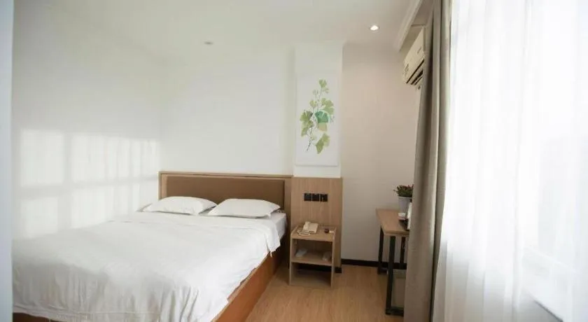 Bed in GreenTree Inn Chaoyang Shuangta District Bus Station