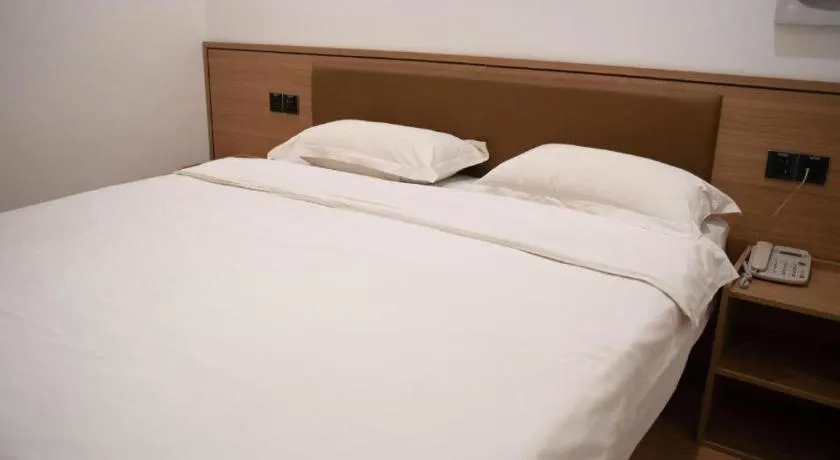 Bed in GreenTree Inn Chaoyang Shuangta District Bus Station