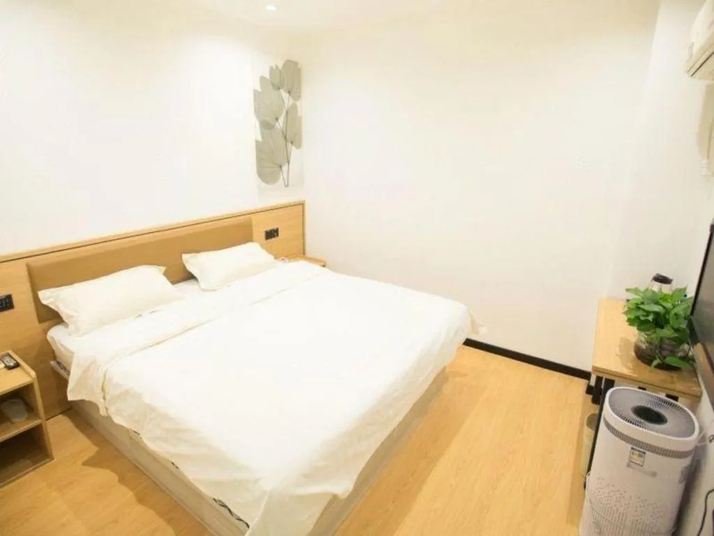 Bed in GreenTree Inn Chaoyang Shuangta District Bus Station