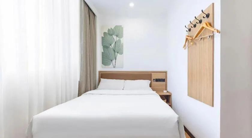 Bed in GreenTree Inn Chaoyang Shuangta District Bus Station