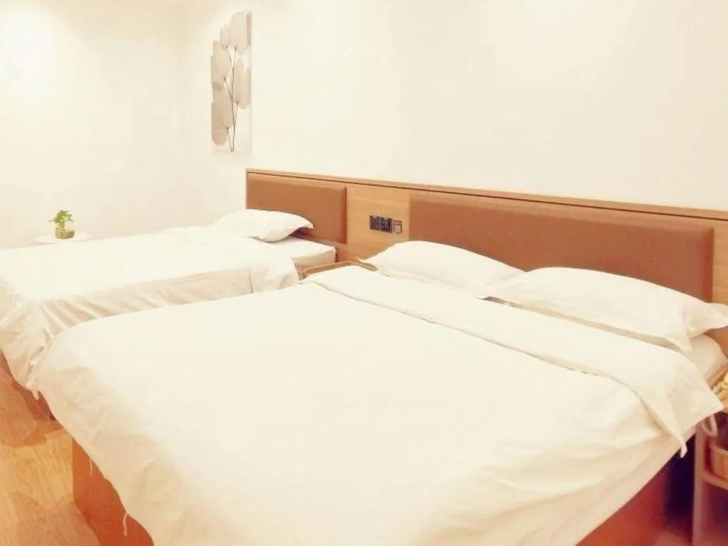 Bed in GreenTree Inn Chaoyang Shuangta District Bus Station