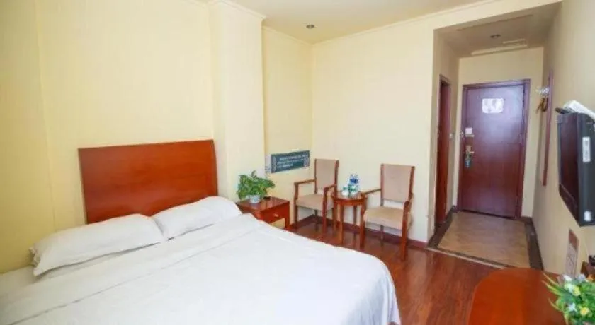 Bed in GreenTree Inn Chaoyang Shuangta District Bus Station