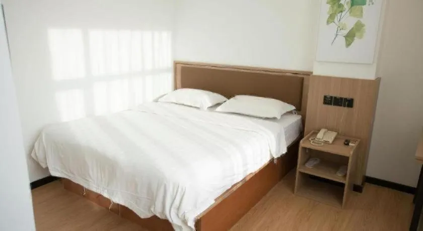 Bed in GreenTree Inn Chaoyang Shuangta District Bus Station