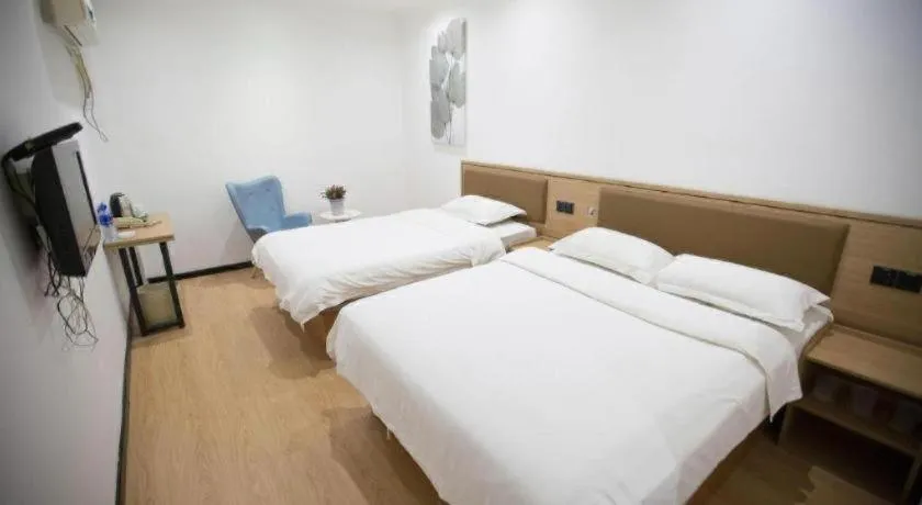 Bed in GreenTree Inn Chaoyang Shuangta District Bus Station