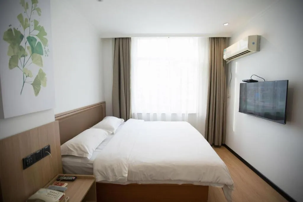 Bed in GreenTree Inn Chaoyang Shuangta District Bus Station