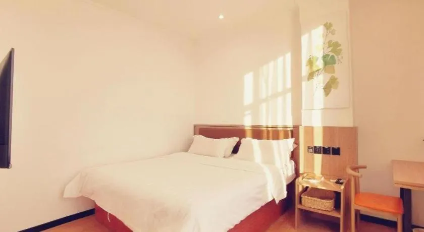Bed in GreenTree Inn Chaoyang Shuangta District Bus Station