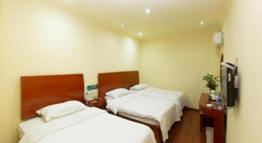Bed in GreenTree Inn Chaoyang Shuangta District Bus Station