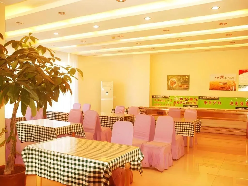 GreenTree Inn Chaoyang Shuangta District Bus Station