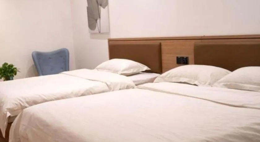 Bed in GreenTree Inn Chaoyang Shuangta District Bus Station