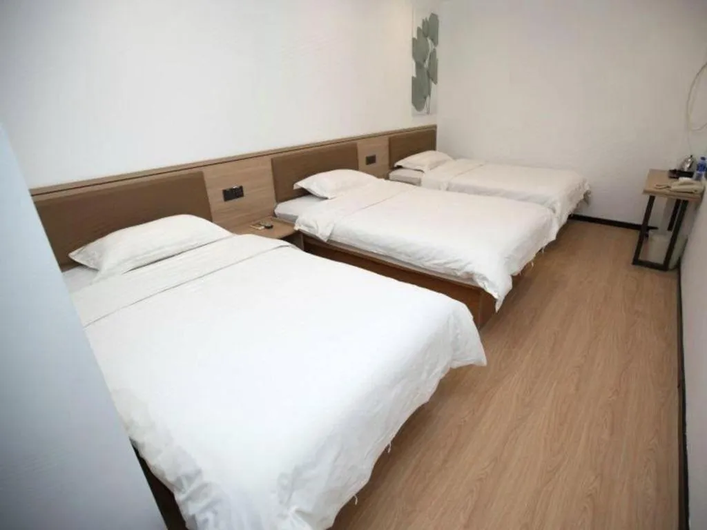 Bed in GreenTree Inn Chaoyang Shuangta District Bus Station