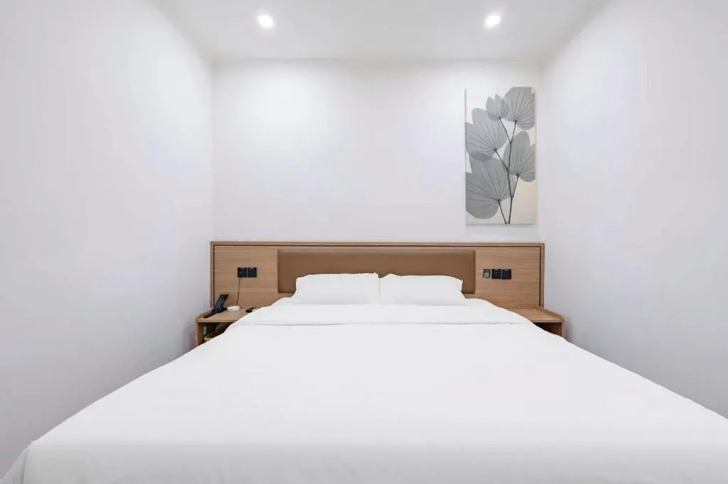 Bed in GreenTree Inn Chaoyang Shuangta District Bus Station