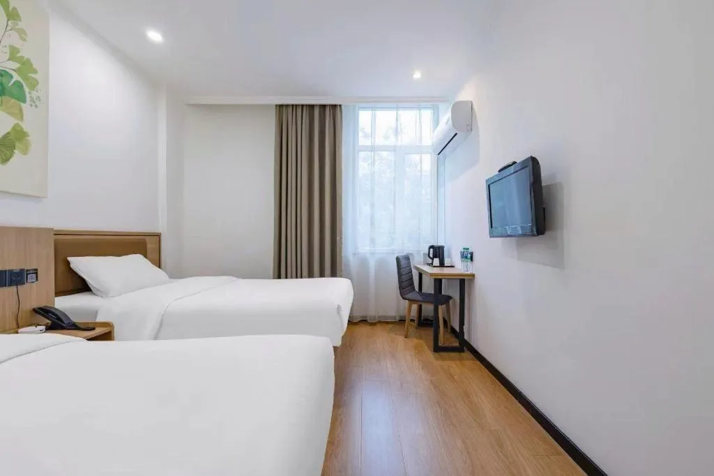 Bed in GreenTree Inn Chaoyang Shuangta District Bus Station