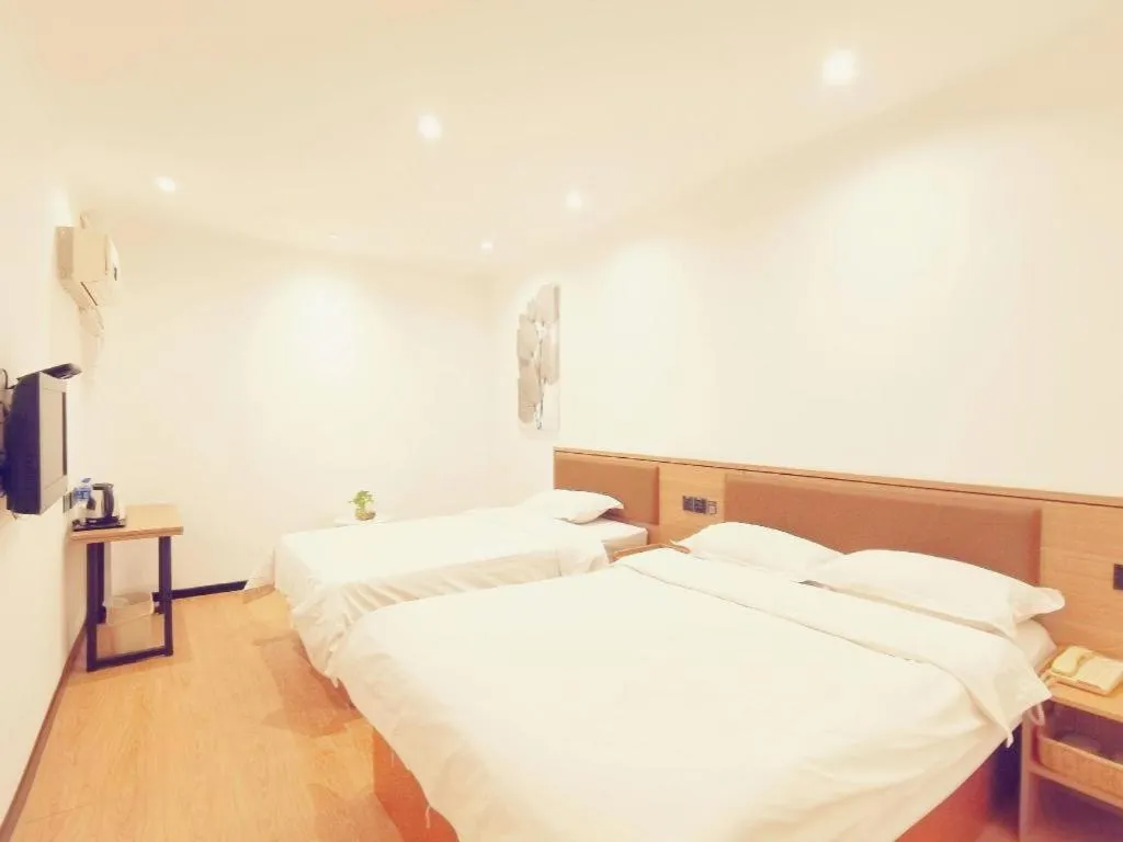 Bed in GreenTree Inn Chaoyang Shuangta District Bus Station