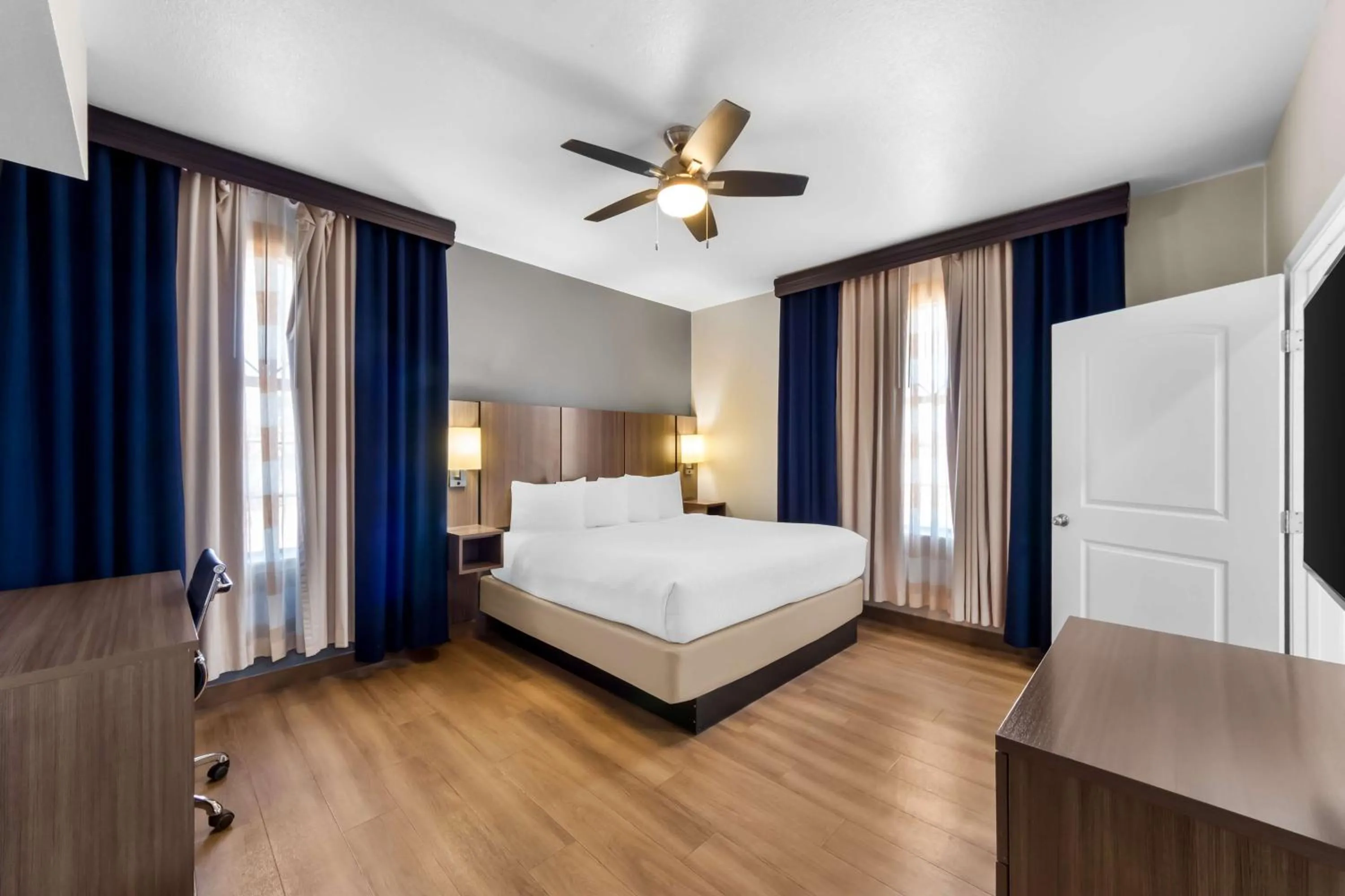 Photo of the whole room, Bed in Best Western Port Aransas