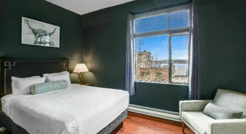 Bed in The Oxford Seattle-Downtown