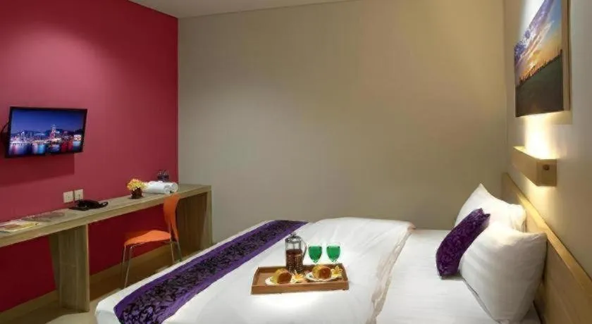 Bed in Life Puri Hotel Surabaya
