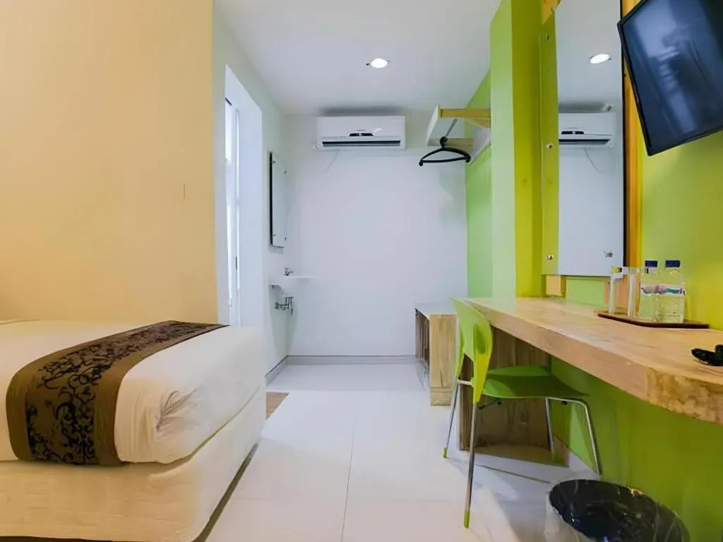 Bed in Life Puri Hotel Surabaya