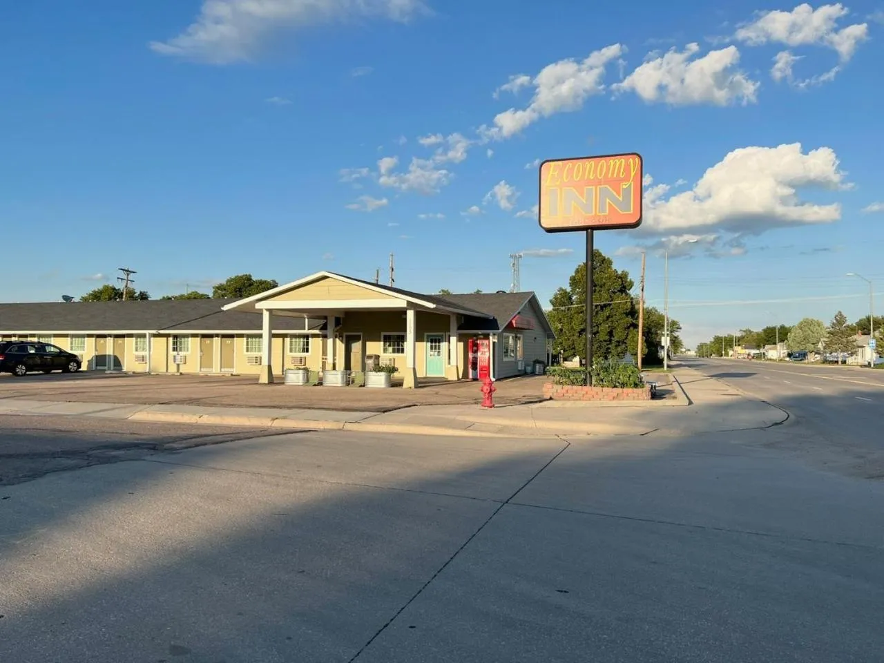 Economy Inn McCook