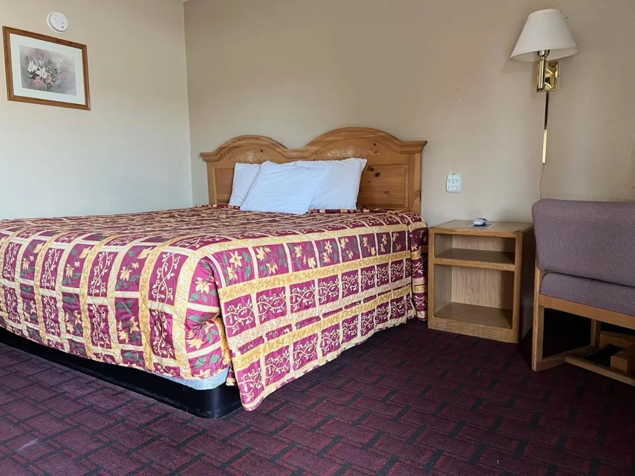 Bed in Economy Inn McCook